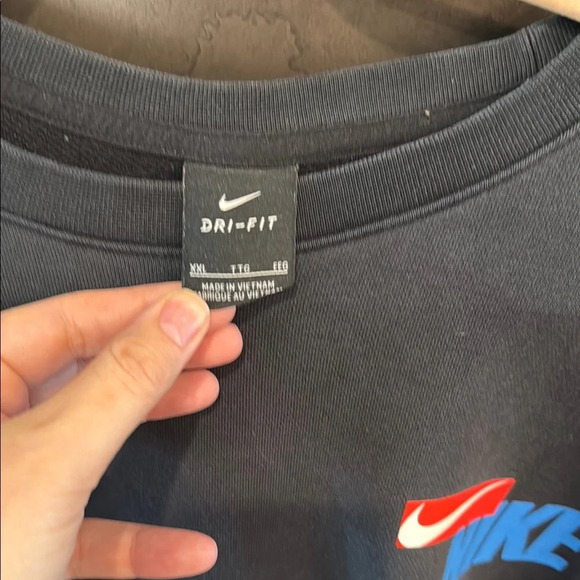 Nike Black and Red Crewneck Sweater - Picture 2 of 5